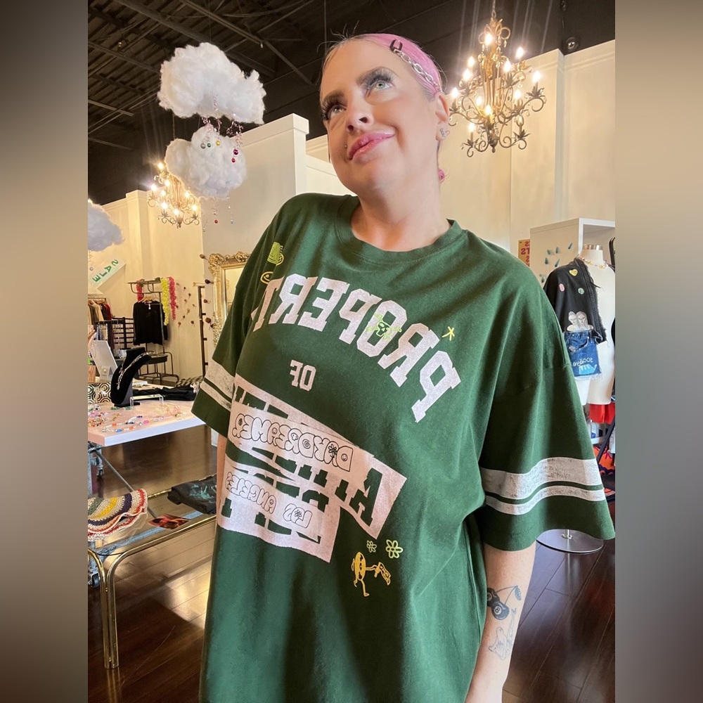 NEW! DAYDREAMER Property of Daydreamer Graphic Varsity One Size Green Tee - Picture 10 of 12